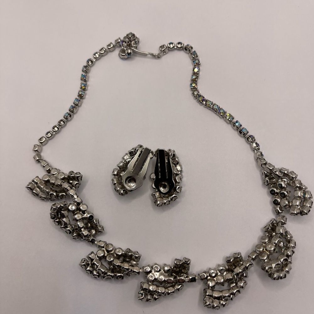 Vintage set aurora borealis and faux pearls necklace earrings - Picture 8 of 9